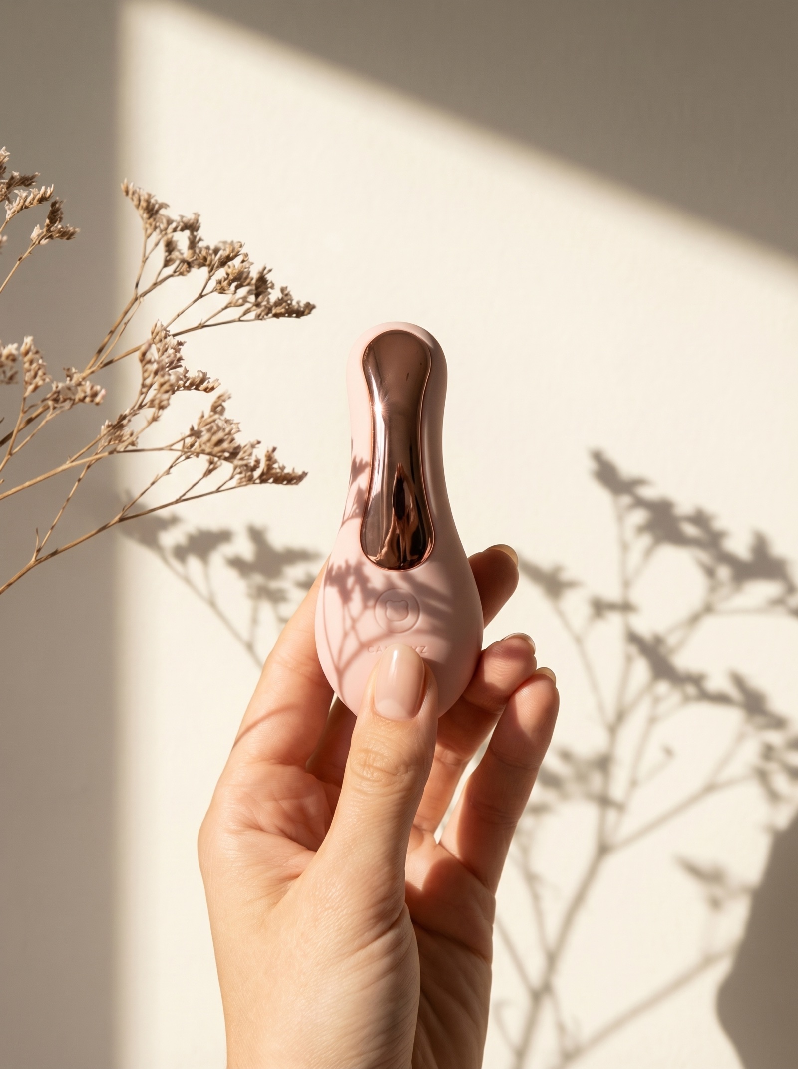 Whisper — detalle con luz natural